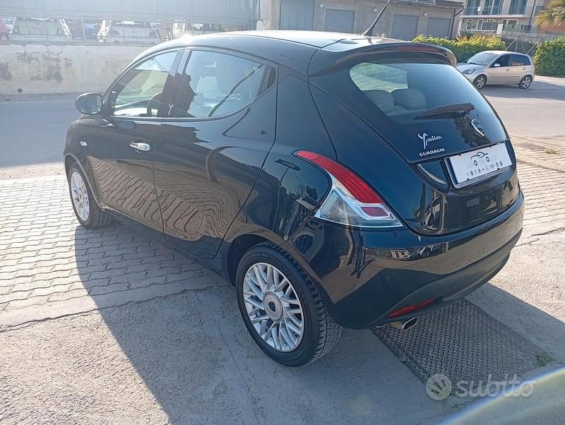 Usata Lancia Ypsilon 95 CV (69 kW) 2013 Nero Utilitaria