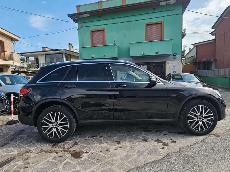 Usata Mercedes GLC300e Business 211 CV (155 kW) 2021 Nero Station wagon