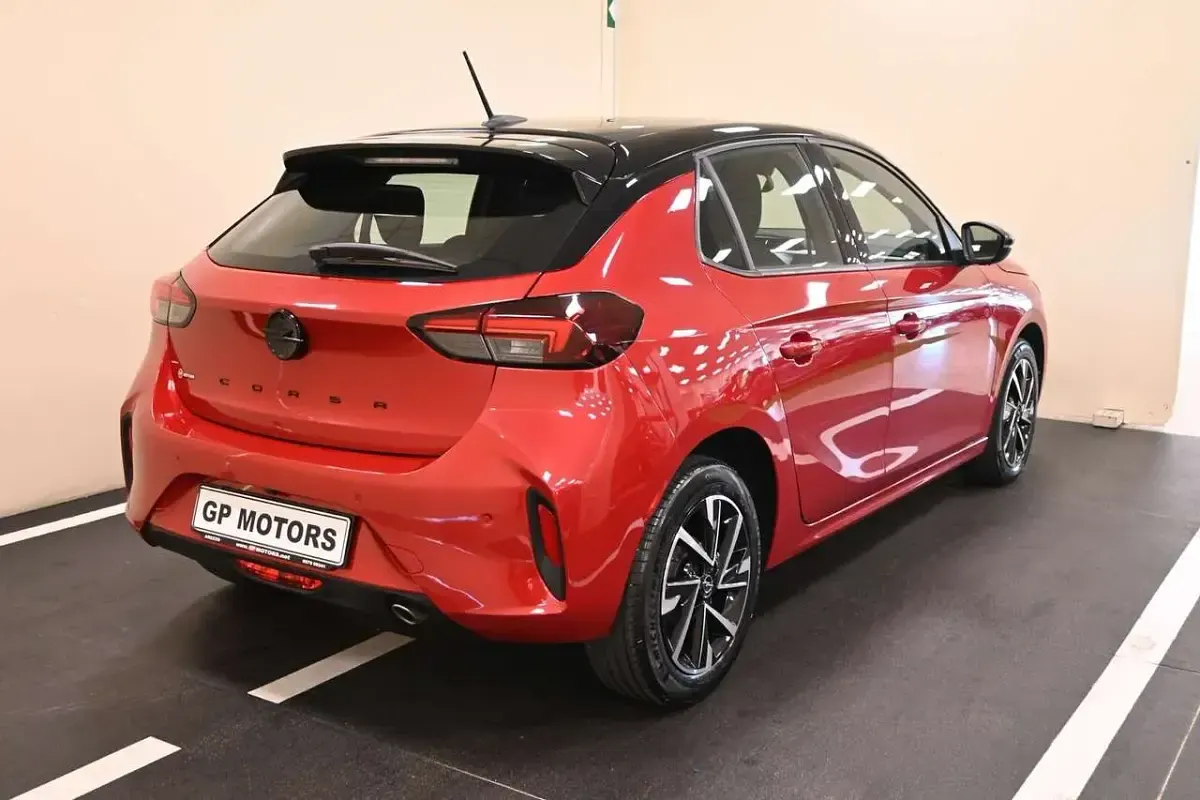 Usata Opel Corsa GS Line 101 CV (74 kW) 2025 Rosso Utilitaria