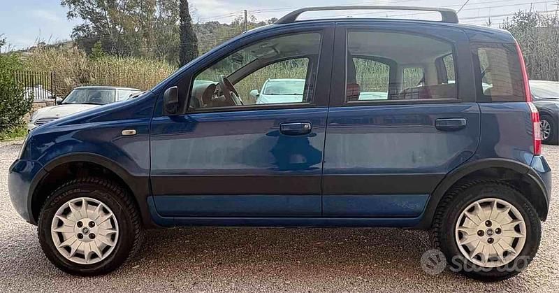 Usata Fiat Panda 4x4 Climbing 60 CV (44 kW) 2005 Blu/azzurro Utilitaria