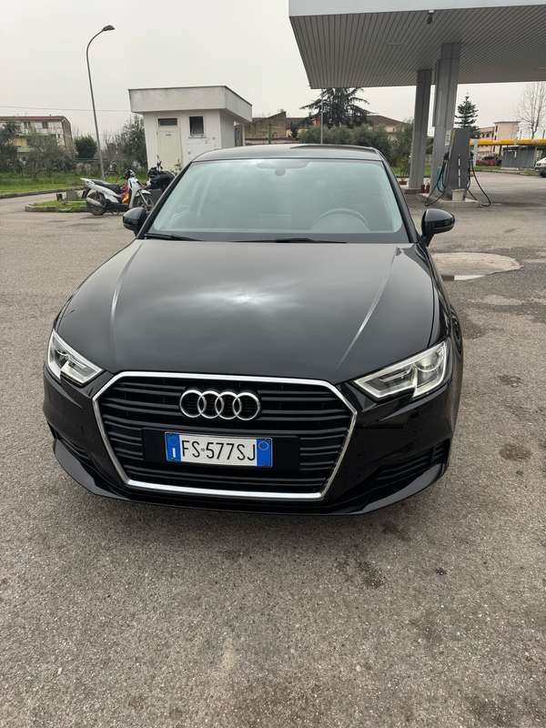 Nero Usata 2018 Audi A3 Sportback Design Due volumi | 13.500 € (Ottimo prezzo) - Immagine 1/4