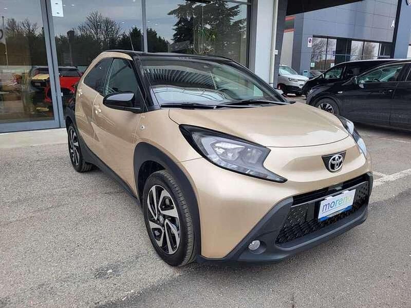 Usata Toyota Aygo X Trend 72 CV (52 kW) 2023 Beige SUV