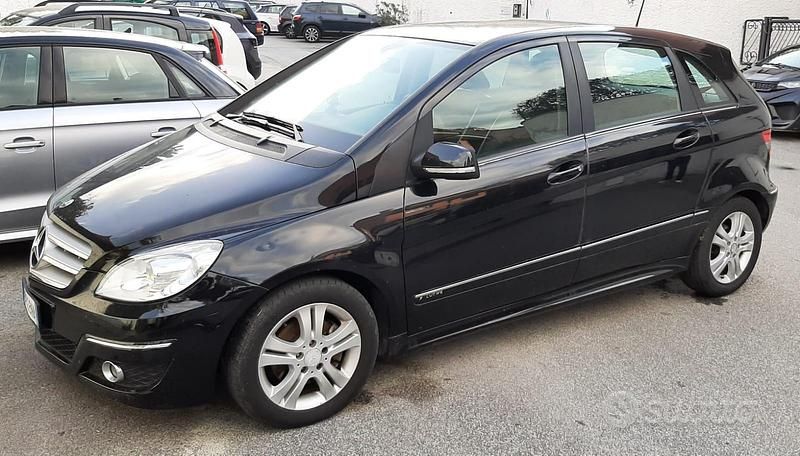 Usata Mercedes 200 Executive 140 CV (102 kW) 2009 Nero Monovolume