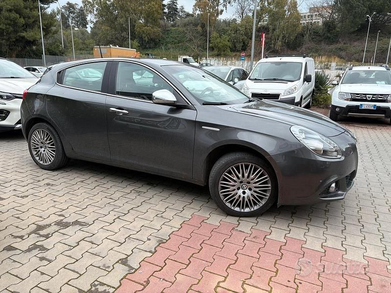 Usata Alfa Romeo Giulietta Distinctive 150 CV (110 kW) 2014 Grigio Utilitaria