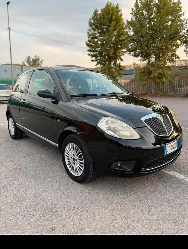 Usata Lancia Ypsilon 90 CV (66 kW) 2007 Nero Utilitaria