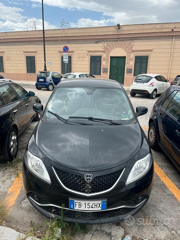 Usata Lancia Ypsilon Silver 95 CV (69 kW) 2016 Nero Utilitaria