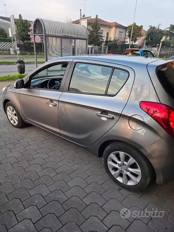 Usata Hyundai i20 2014 Grigio Utilitaria