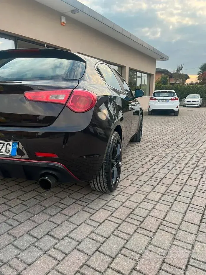 Usata Alfa Romeo Giulietta Distinctive 109 CV (80 kW) 2012 Nero Utilitaria