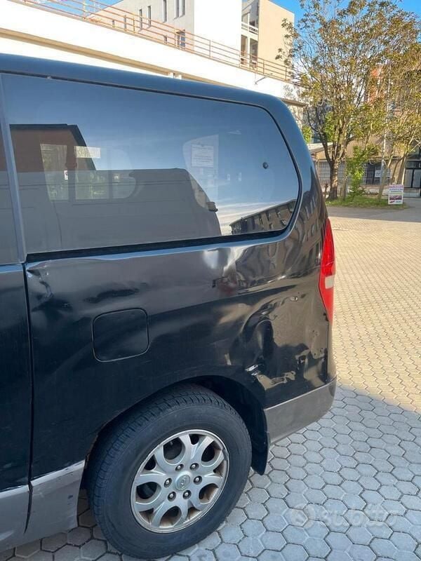 Usata Hyundai H-1 136 CV (100 kW) 2011 Nero Monovolume