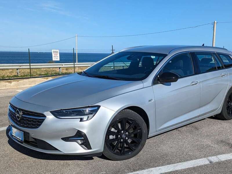 Usato 2022 Opel Insignia 2.0 Diesel 174 CV (24.000 €)
