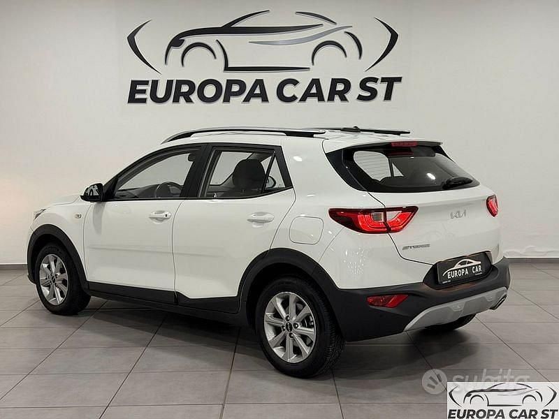 Usata Kia Stonic Style 83 CV (61 kW) 2022 Bianco SUV