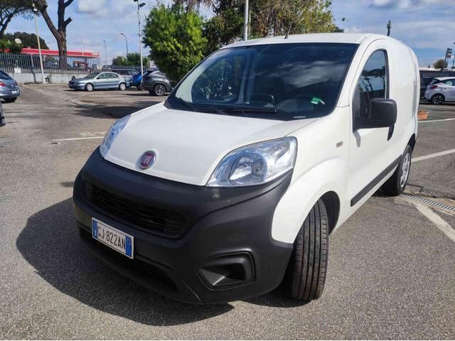 Bianco pastello Usata 2022 Fiat Fiorino Monovolume | 9900 € (Buon prezzo) - Immagine 1/4