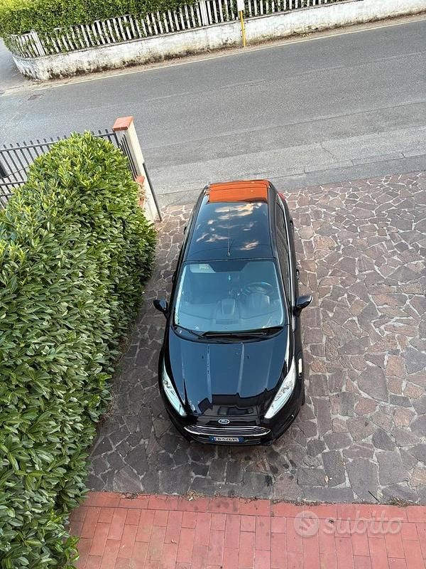 Usata Ford Fiesta 100 CV (73 kW) 2015 Nero Utilitaria