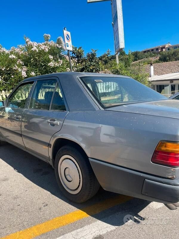Usata Mercedes E300 1987 Grigio Berlina