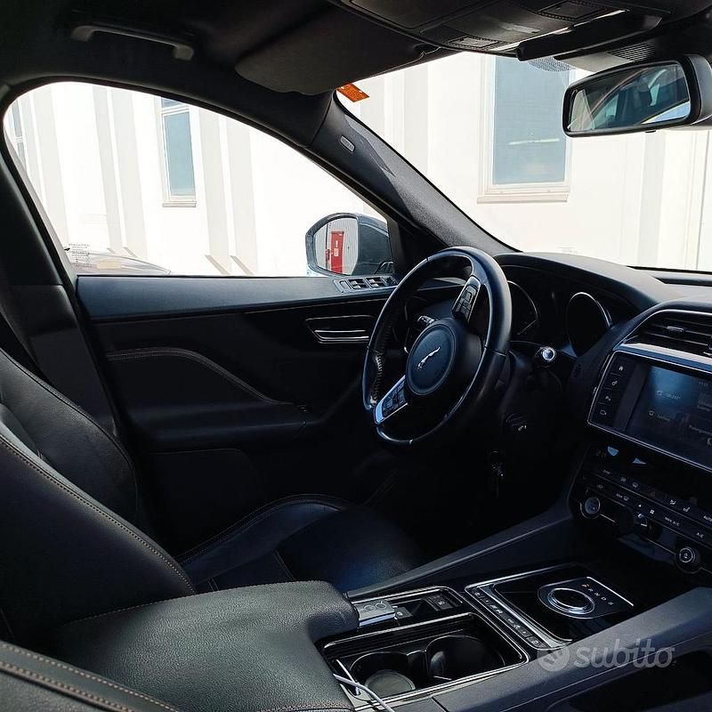 Usata Jaguar F-Pace Prestige 180 CV (132 kW) 2018 Bianco SUV