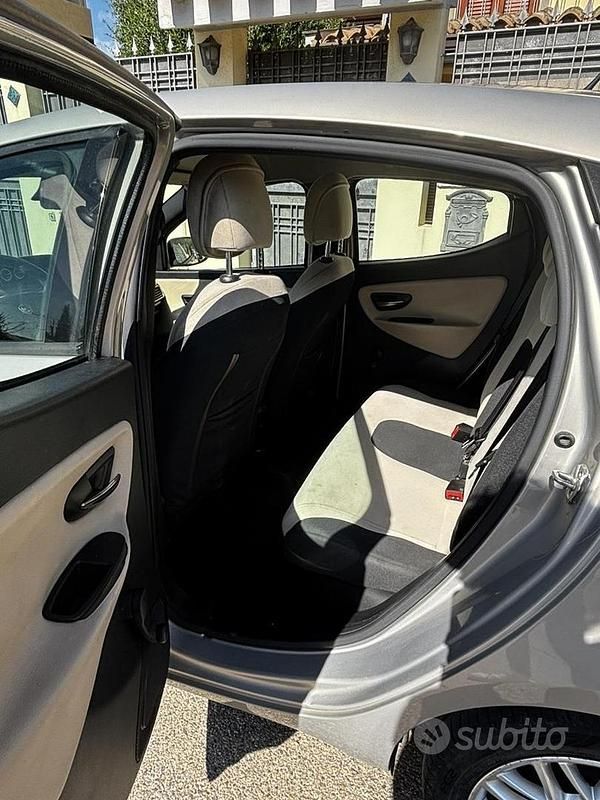 Usata Lancia Ypsilon 69 CV (50 kW) 2015 Marrone Utilitaria