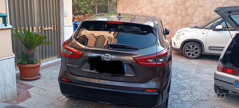 Usata Nissan Qashqai N-Connecta 110 CV (80 kW) 2017 Marrone SUV