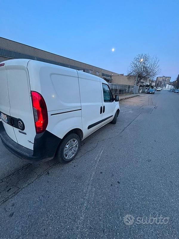 Usata Fiat Doblò 105 CV (77 kW) 2015 Bianco Monovolume