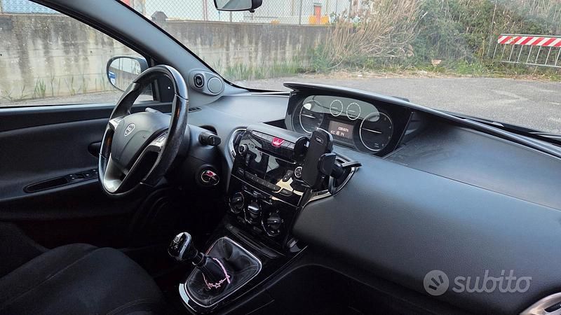 Usata Lancia Ypsilon 95 CV (69 kW) 2015 Nero Utilitaria