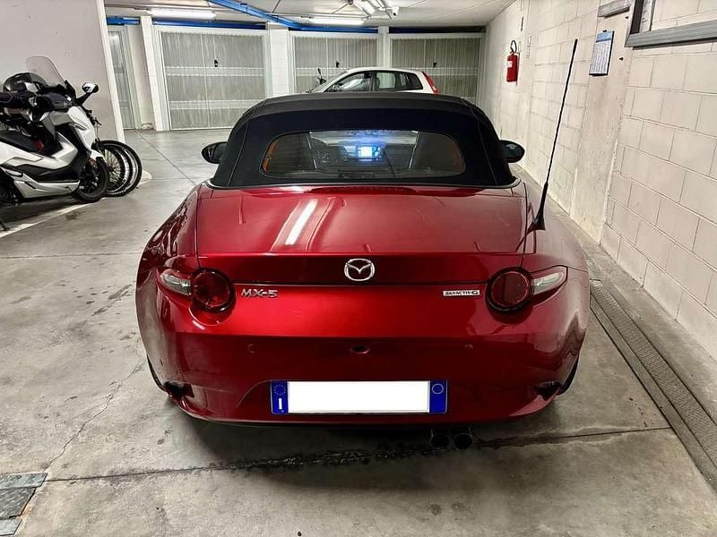 Usata Mazda MX5 Exclusive-Line 184 CV (135 kW) 2023 Rosso Cabrio
