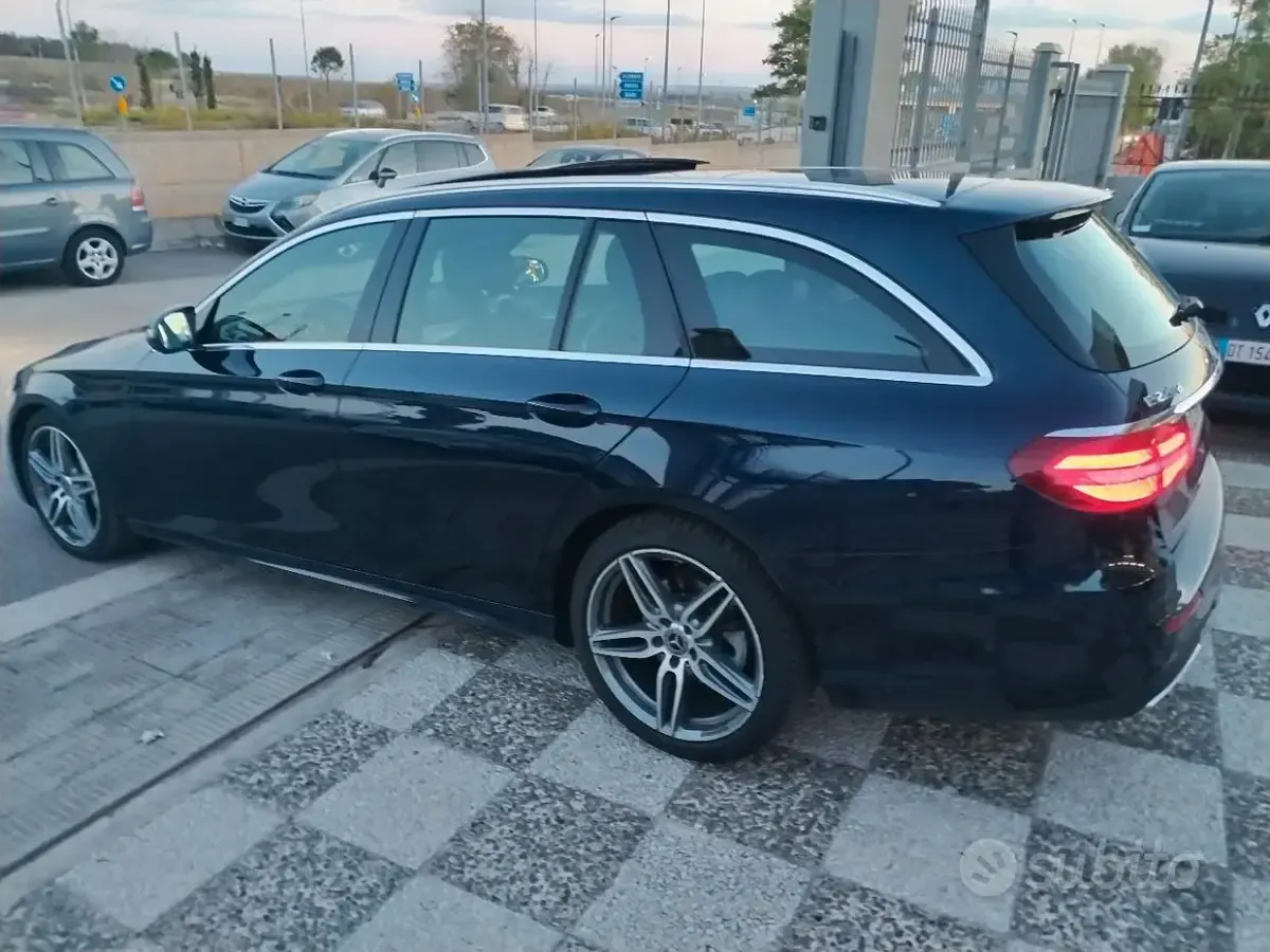 Usata Mercedes E220 Premium 194 CV (142 kW) 2018 Blu Station wagon