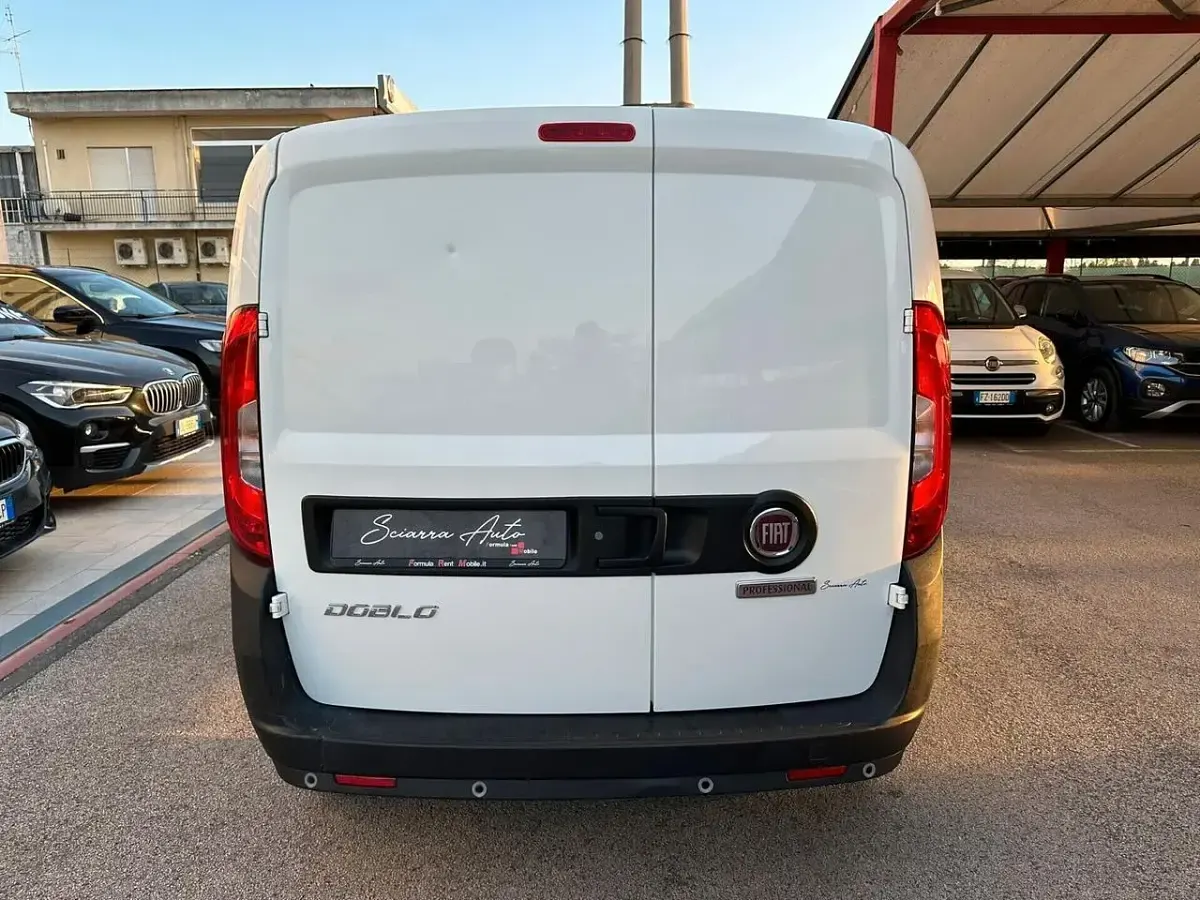 Usata Fiat Doblò S 105 CV (77 kW) 2022 Bianco Monovolume