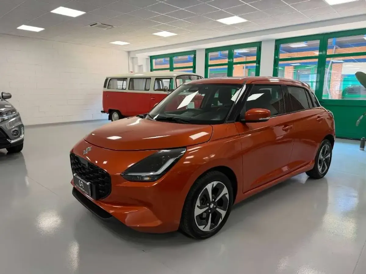 Usata Suzuki Swift 83 CV (61 kW) 2024 Arancione Utilitaria