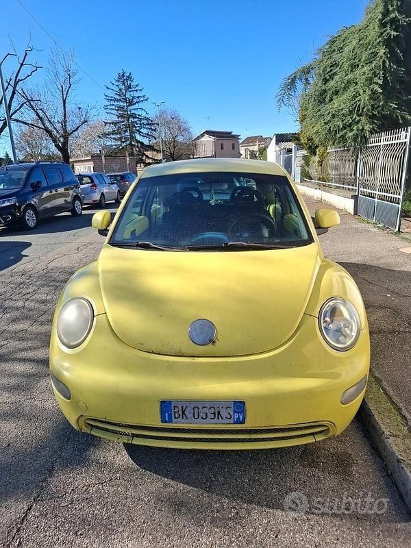 Begagnad VW New Beetle 90 HK (66 kW) 1999 Gul Halvkombi