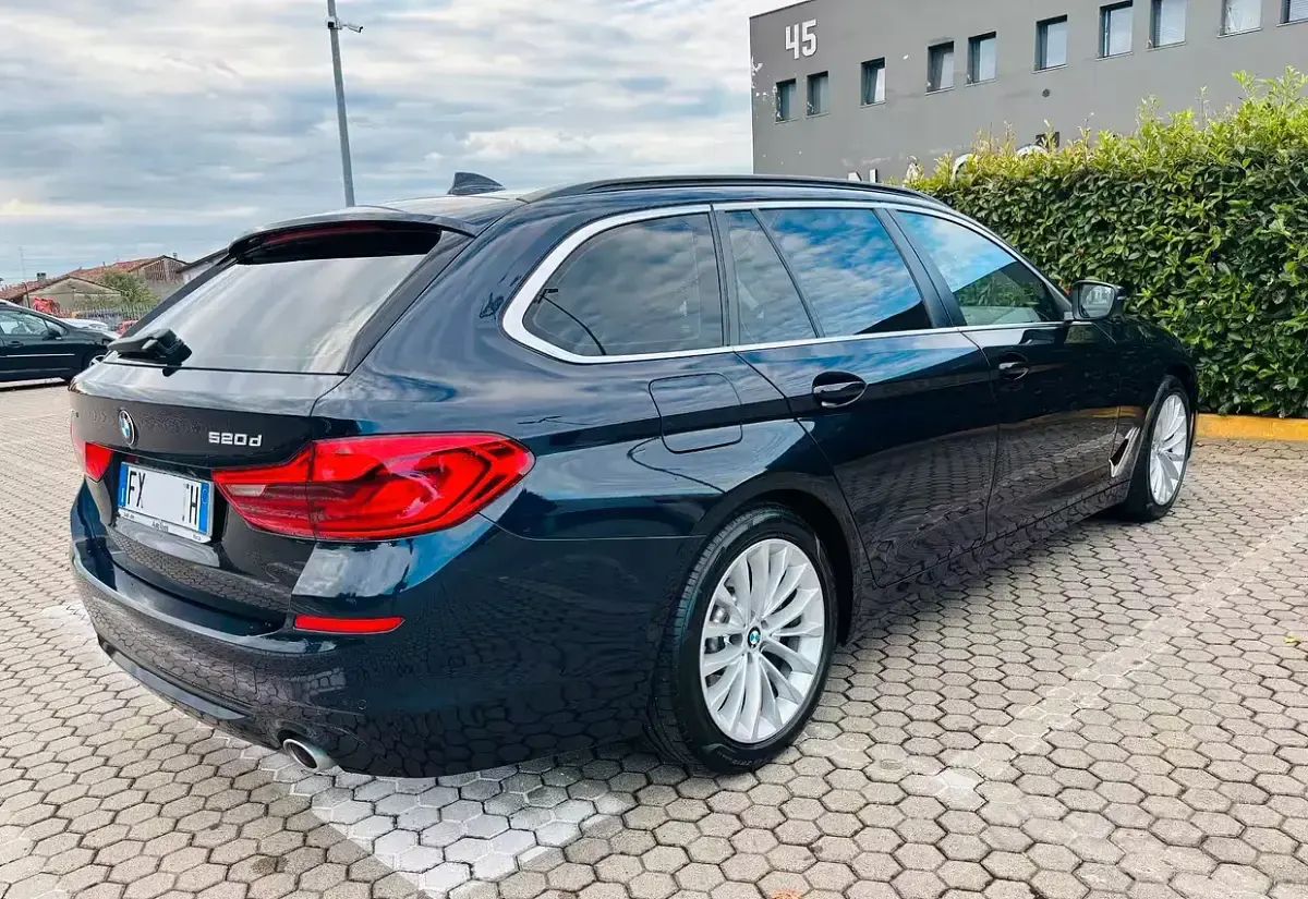 Usata BMW 520 Luxury Line 190 CV (139 kW) 2019 Blu Station wagon