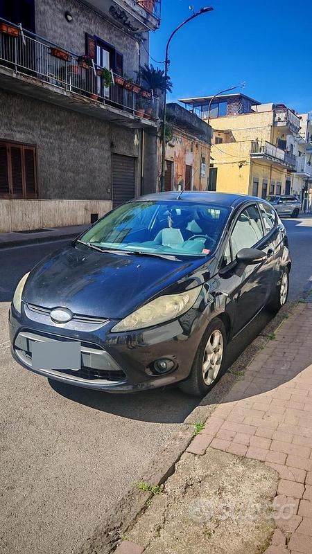 Gebraucht Ford Fiesta 97 PS (71 kW) 2010 Schwarz Kleinwagen