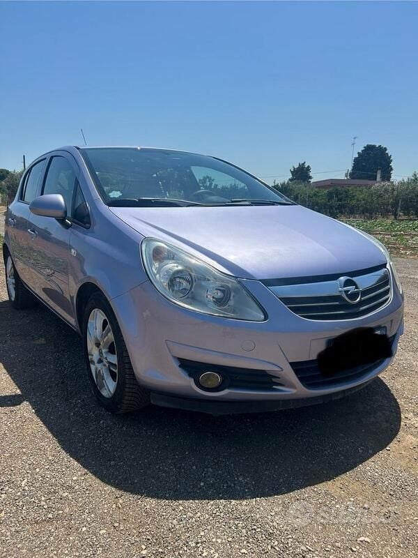 Usata Opel Corsa Club 80 CV (58 kW) 2007 Viola Berlina