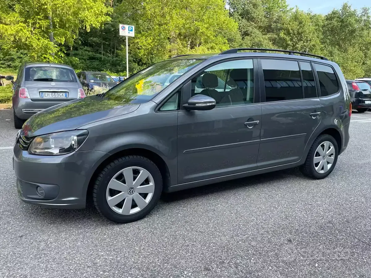 Usata VW Touran Comfortline 105 CV (77 kW) 2013 Grigio Monovolume