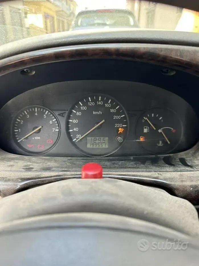 Usata Ford Fiesta 75 CV (55 kW) 2000 Grigio Utilitaria