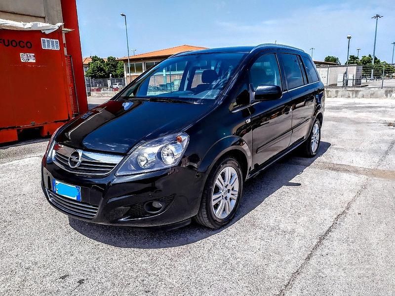 Usata 2012 Opel Zafira Monovolume | 4500 € (Ottimo prezzo) - Immagine 1/4