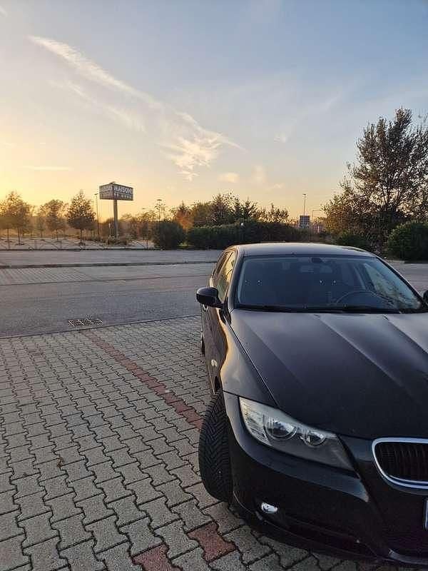 Usata BMW 318 143 CV (105 kW) 2011 Nero Station wagon