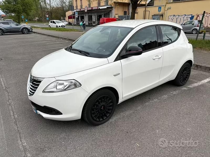 Usata Lancia Ypsilon Gold 69 CV (50 kW) 2013 Bianco Utilitaria