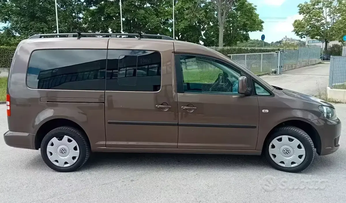 Begagnad VW Caddy 110 HK (80 kW) 2014 Brun Minibuss