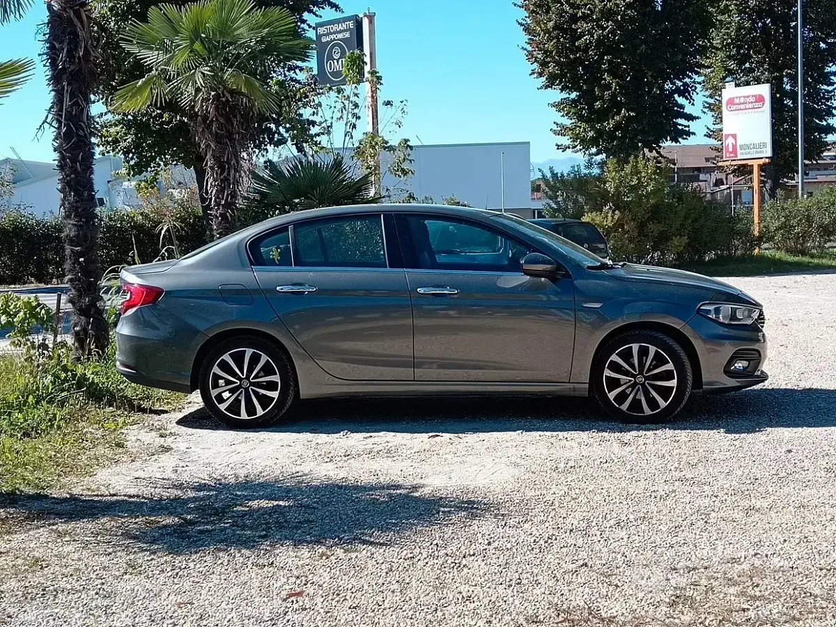 Usata Fiat Tipo 120 CV (88 kW) 2016 Grigio Berlina