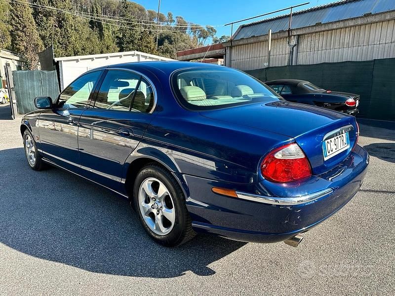 Usata Jaguar S-Type Executive 238 CV (175 kW) 2000 Blu Berlina