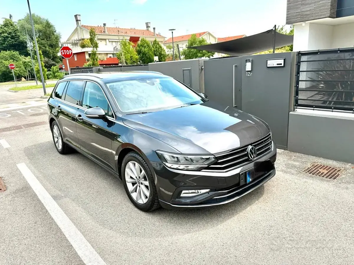 Usata VW Passat 150 CV (110 kW) 2021 Grigio Station wagon
