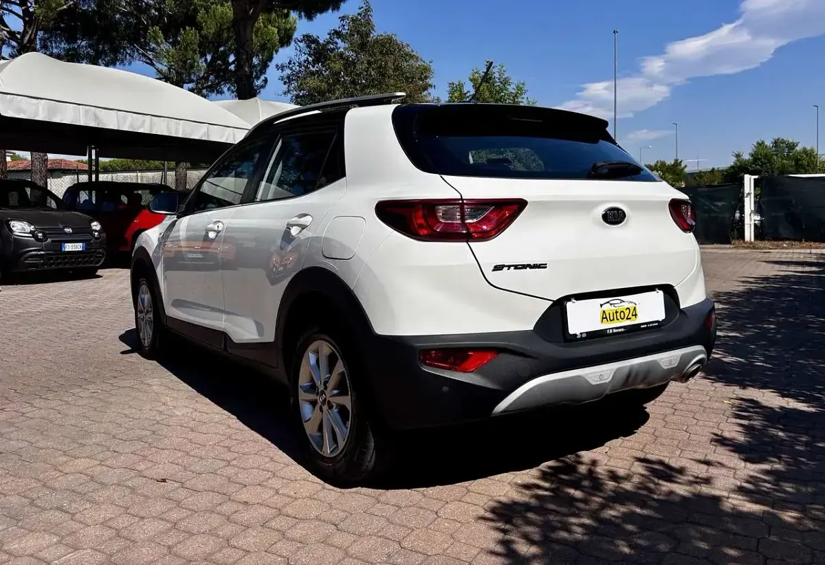 Usata Kia Stonic Style 101 CV (74 kW) 2018 Bianco SUV
