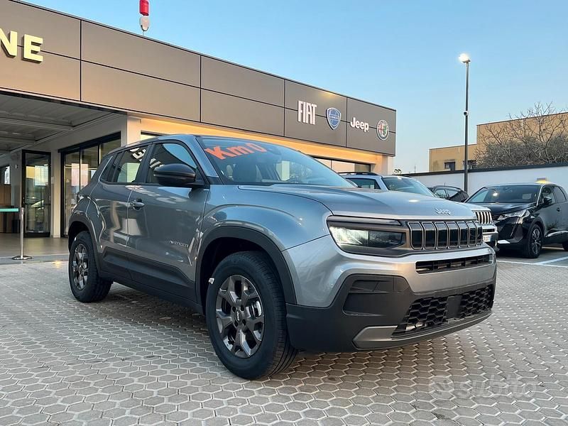 Nuova Jeep Avenger Longitude 101 CV (74 kW) 2025 Grigio SUV