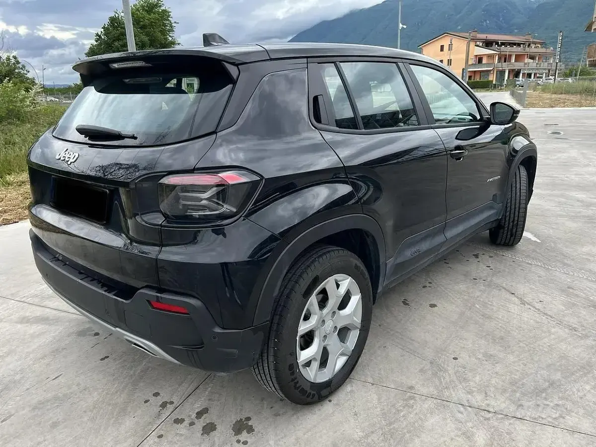 Usata Jeep Avenger Altitude 101 CV (74 kW) 2025 Nero SUV