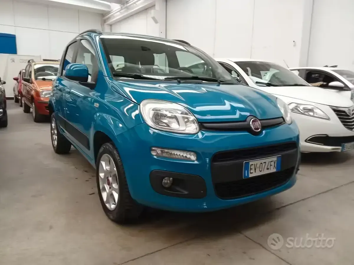 Usata Fiat Panda Lounge 86 CV (63 kW) 2014 Blu/azzurro Utilitaria