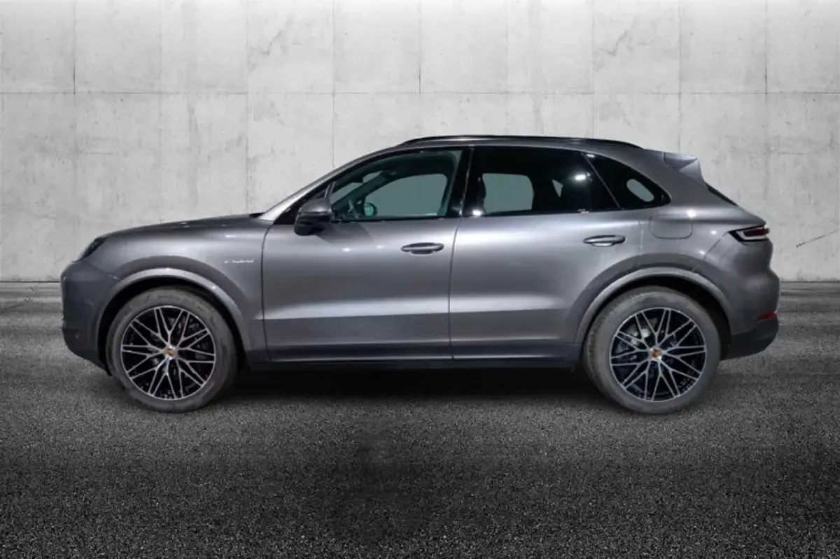 Usata Porsche Cayenne 470 CV (345 kW) 2024 Grigio SUV