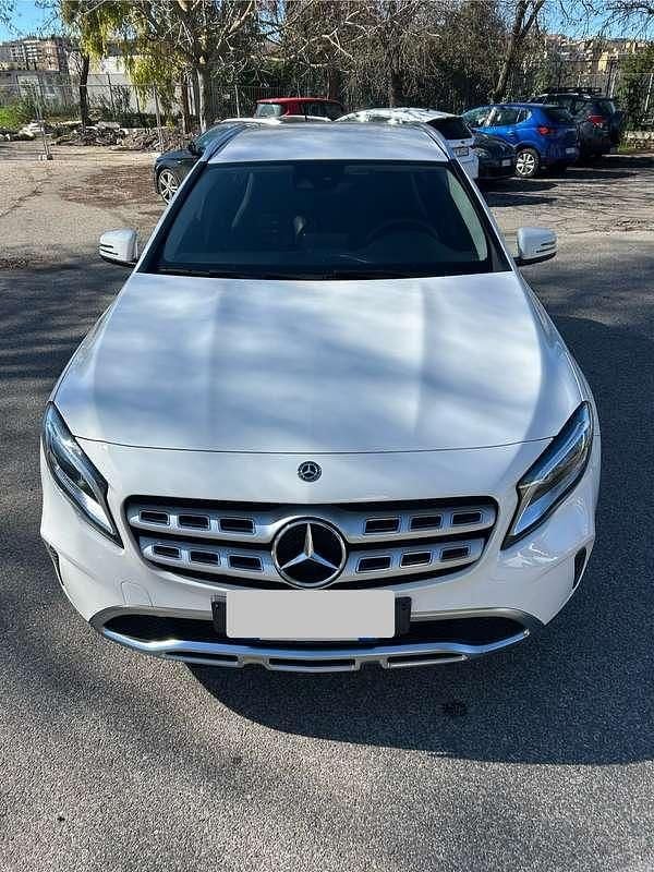 Usata Mercedes GLA200 136 CV (100 kW) 2019 Bianco SUV
