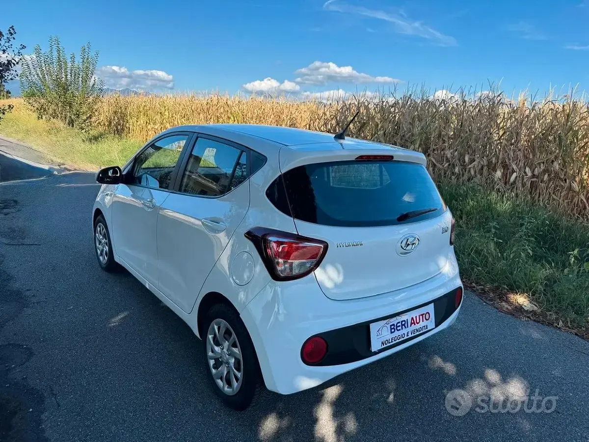 Usata Hyundai i10 67 CV (49 kW) 2019 Bianco Utilitaria