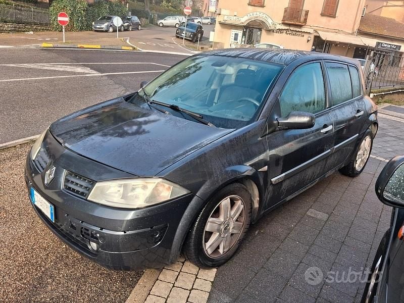 Viola Usata 2005 Renault Mégane II Dynamique Berlina | 900 € (Ottimo prezzo) - Immagine 1/4