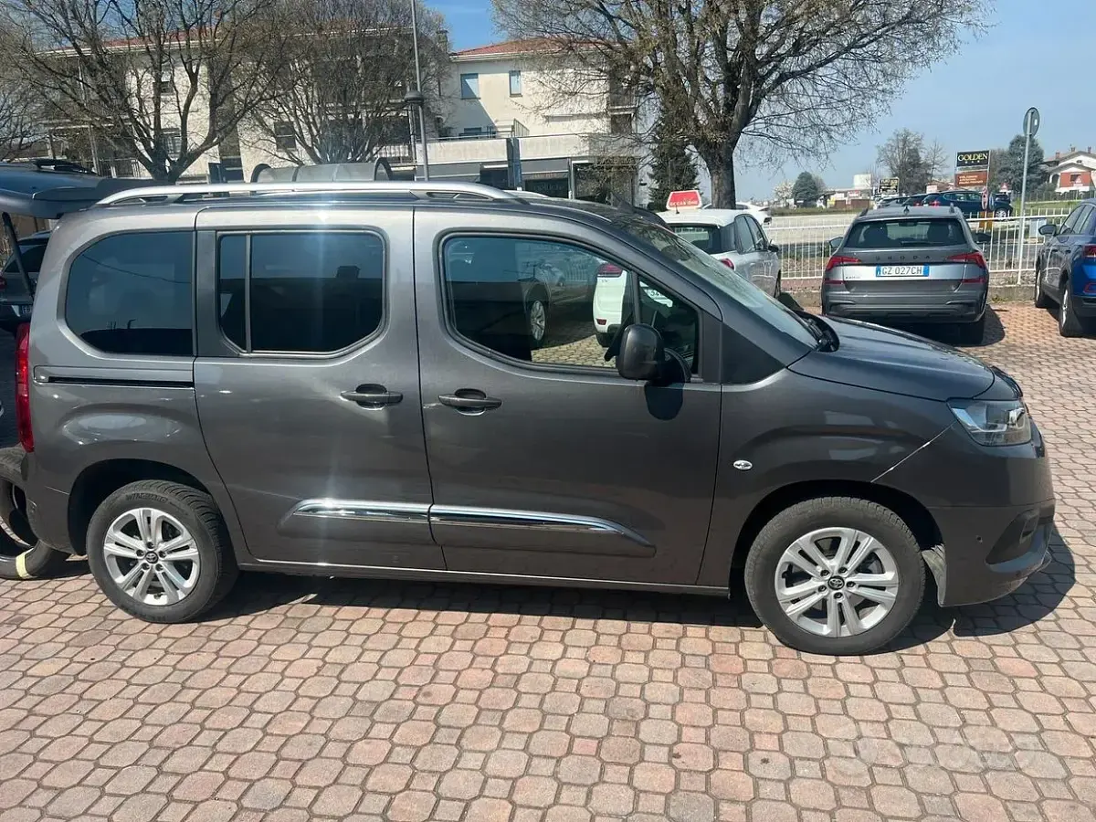 Usata Toyota Proace Verso Executive 131 CV (96 kW) 2021 Grigio Station wagon