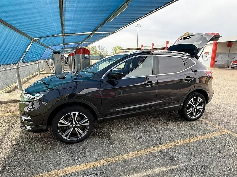 Usata Nissan Qashqai N-Connecta 110 CV (80 kW) 2018 Nero SUV